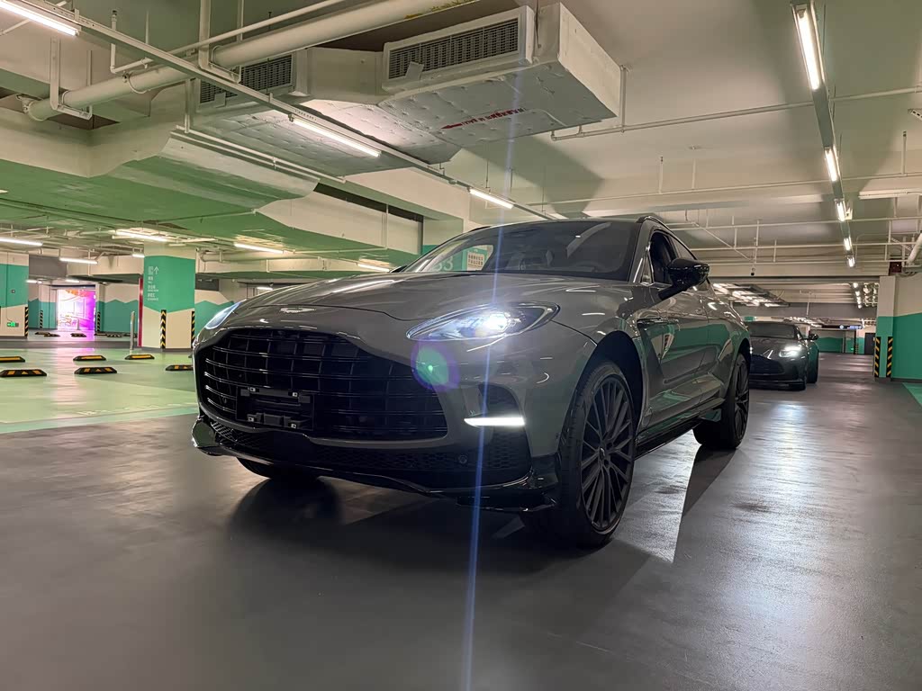 Aston Martin DBX