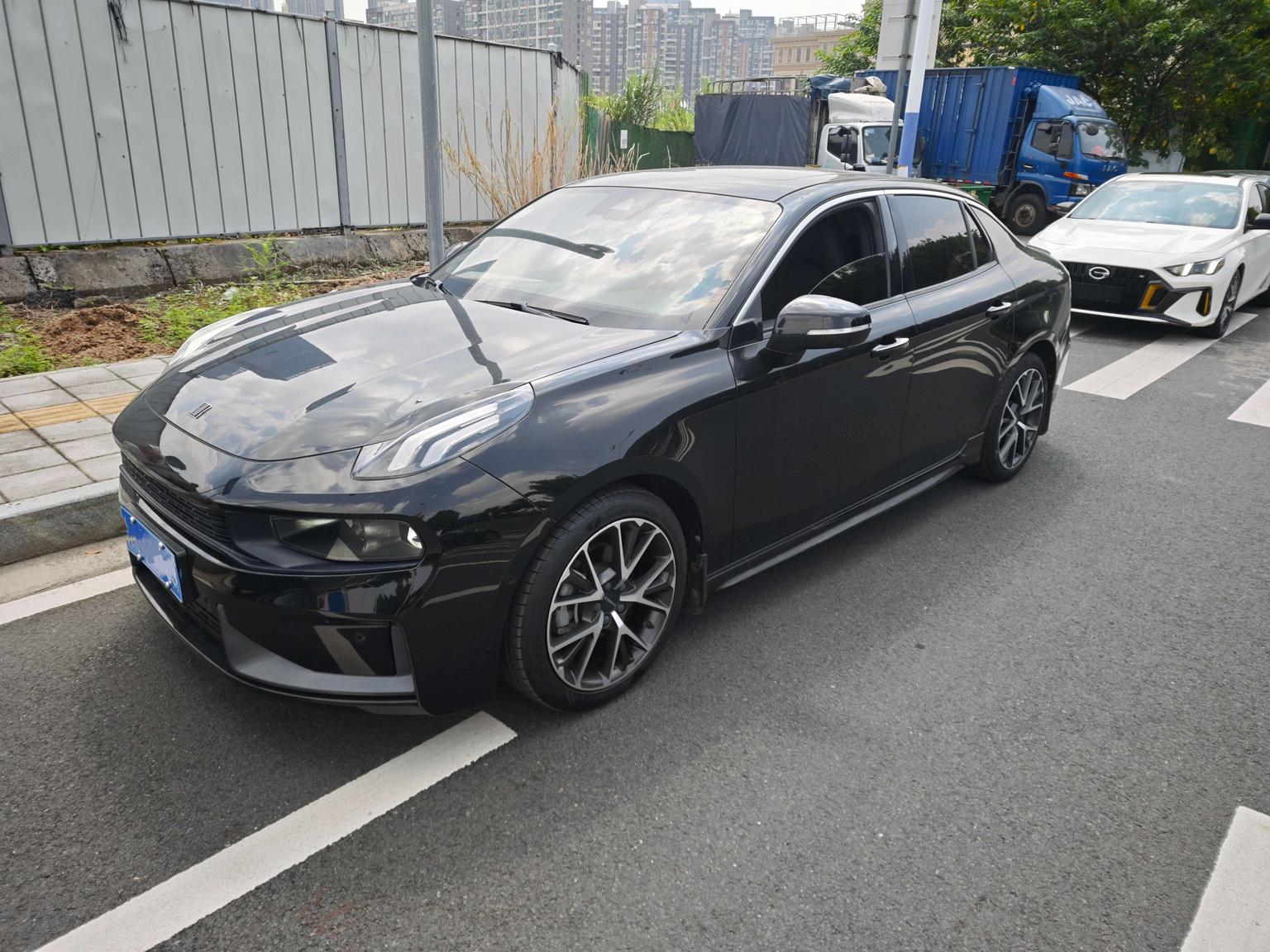 Lynk & Co 03
