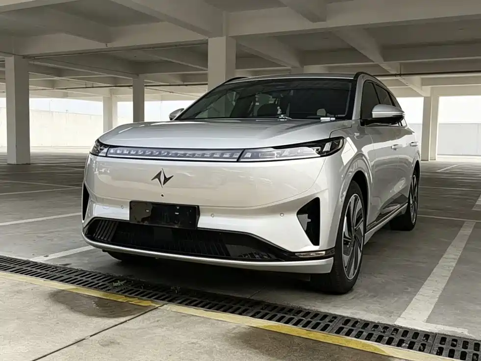 Dongfeng eπ008