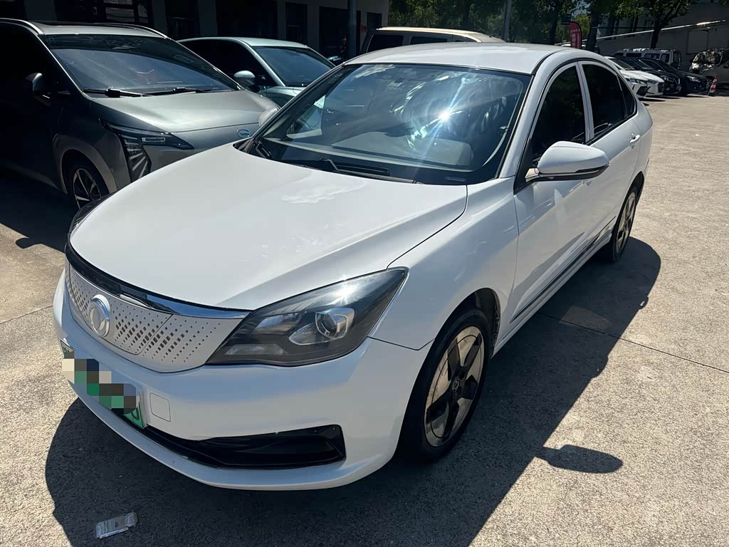 Dongfeng E70