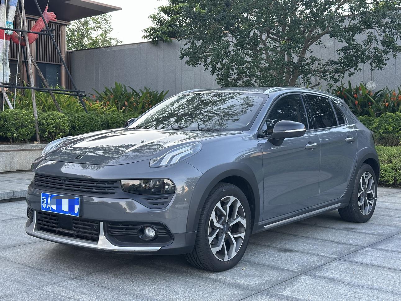 Lynk & Co 02