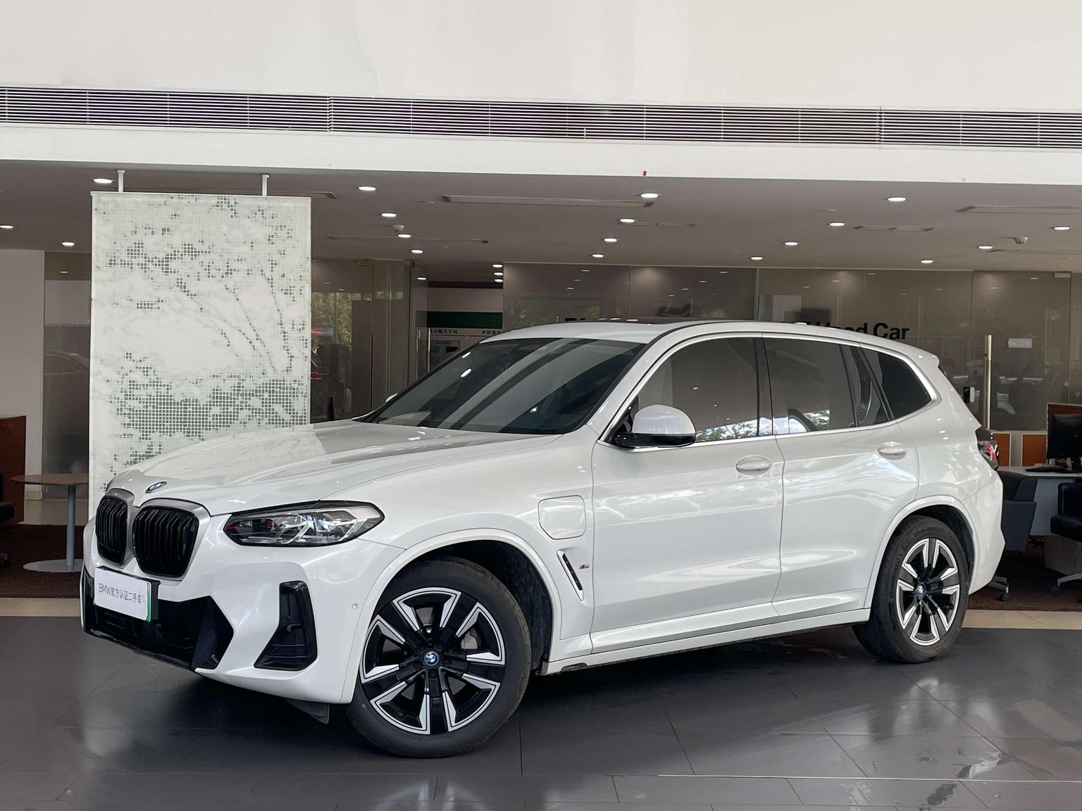 BMW iX3