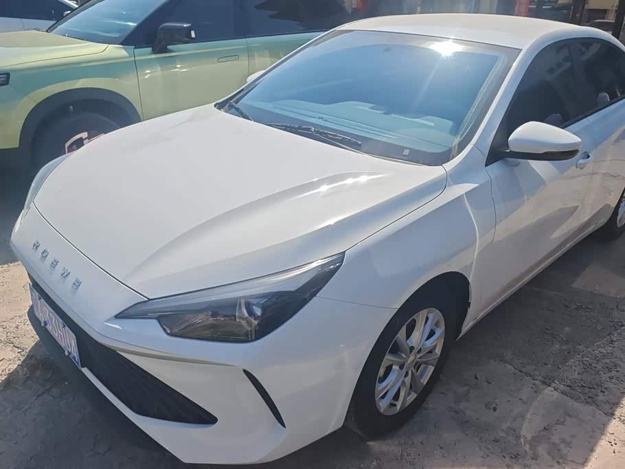 Roewe i5