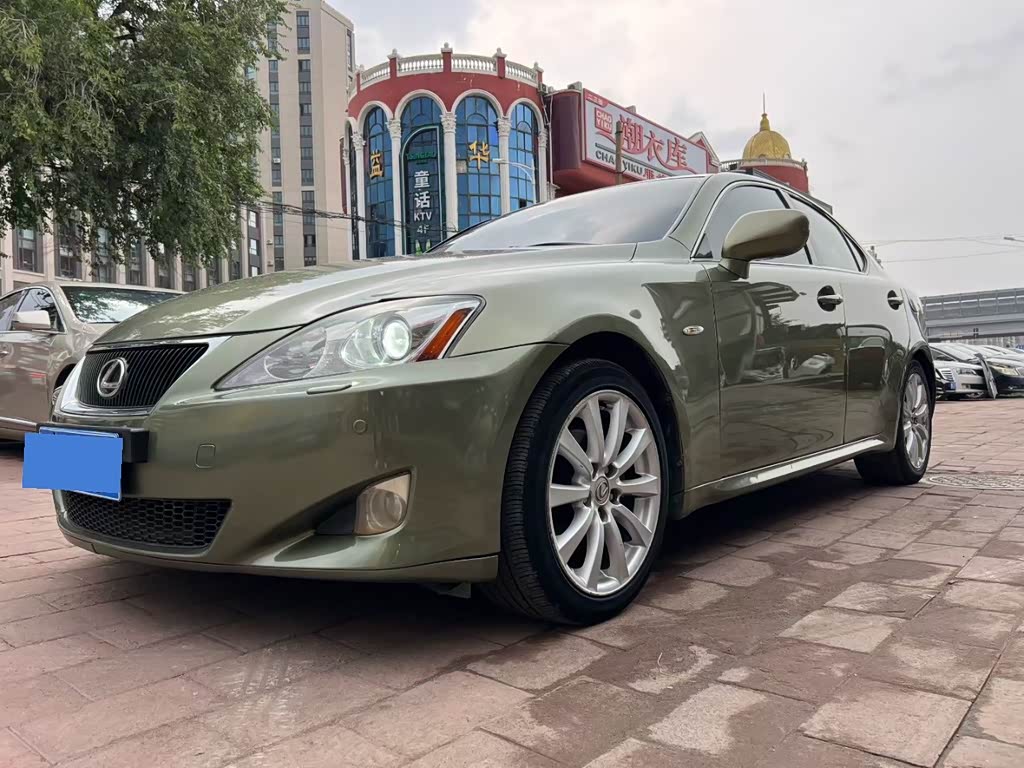 Lexus IS