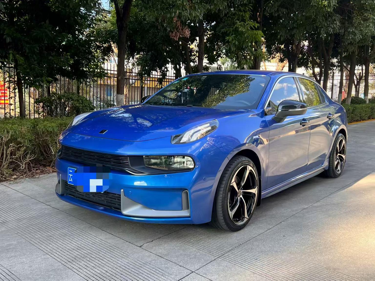 Lynk & Co 03