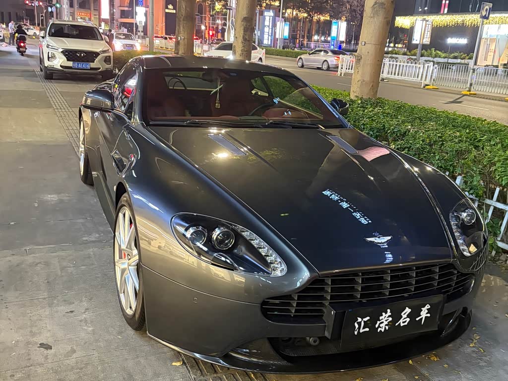 Aston Martin V8 Vantage