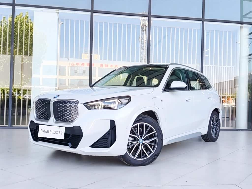BMW iX1