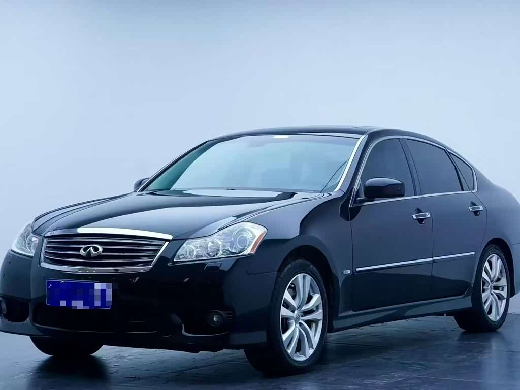 Infiniti M
