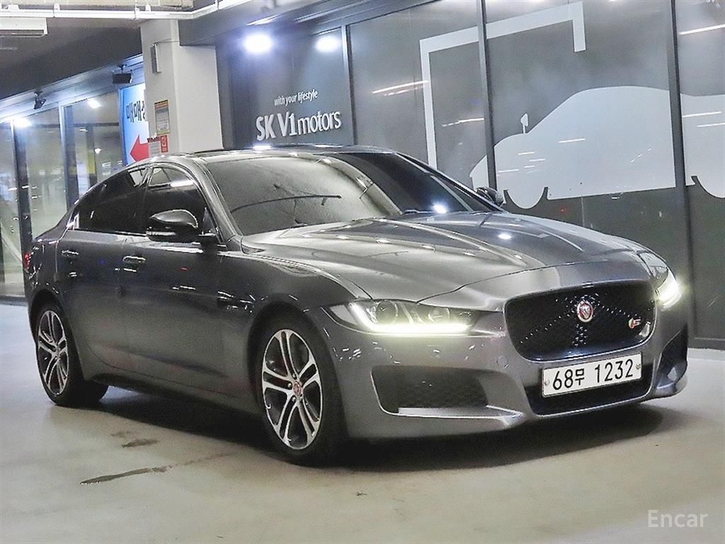 Jaguar XE