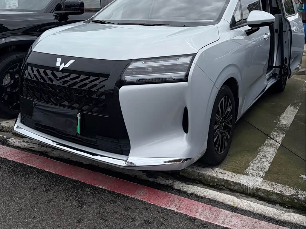 Wuling 730