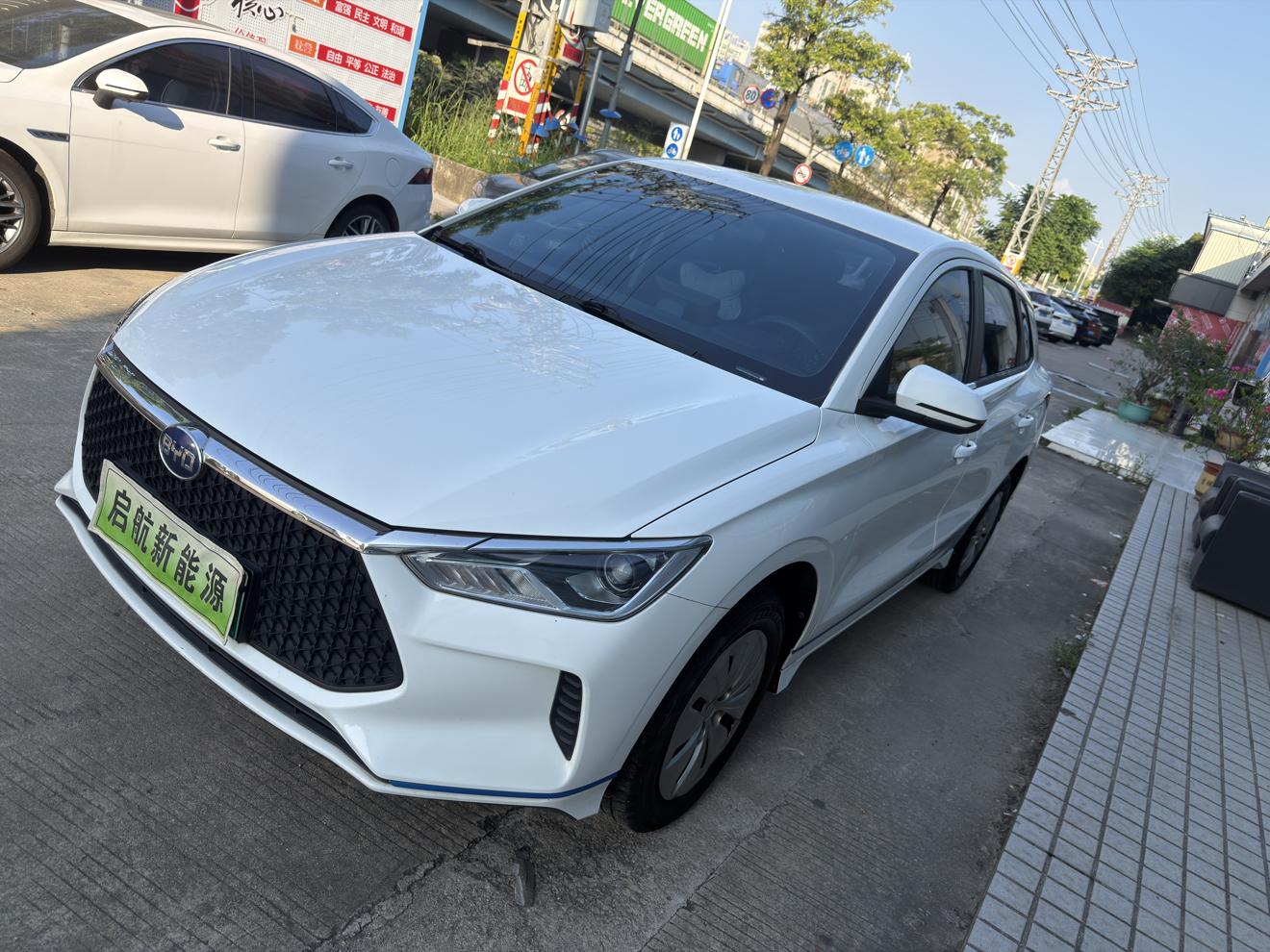 BYD E2
