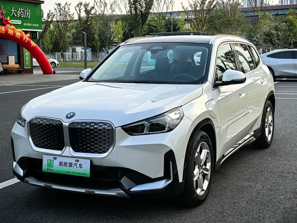 BMW iX1