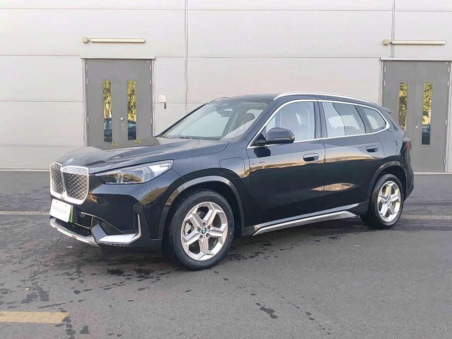 BMW iX1
