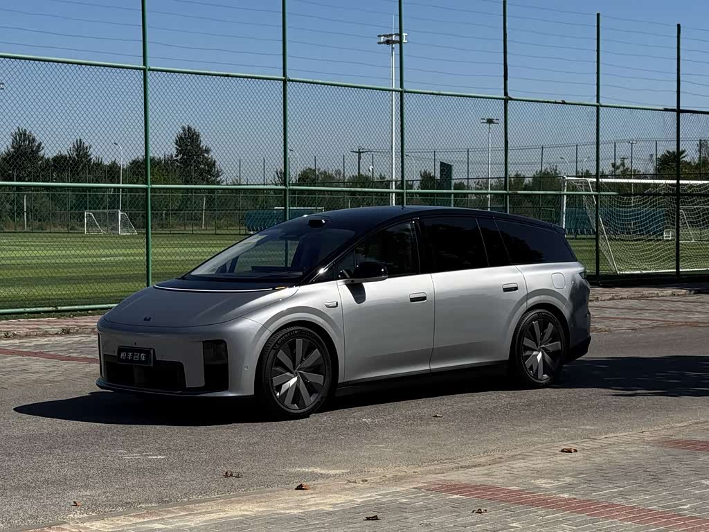 Li Auto i8