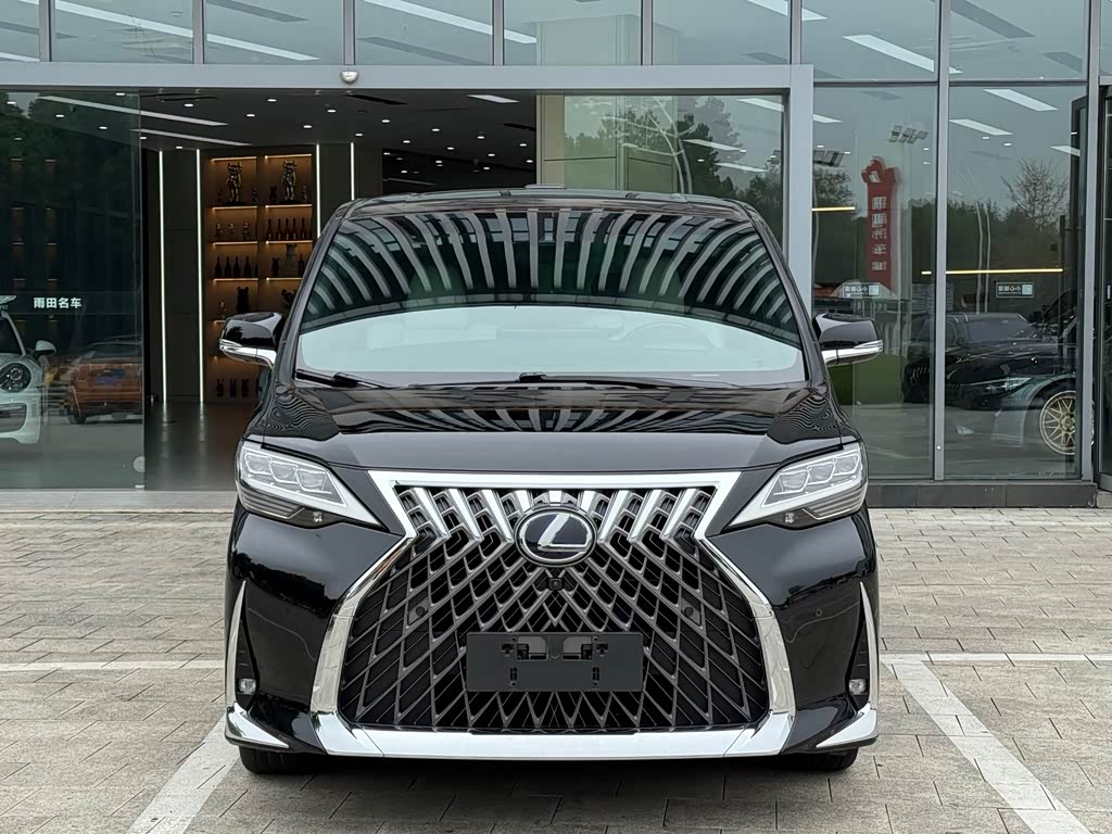 Lexus LM