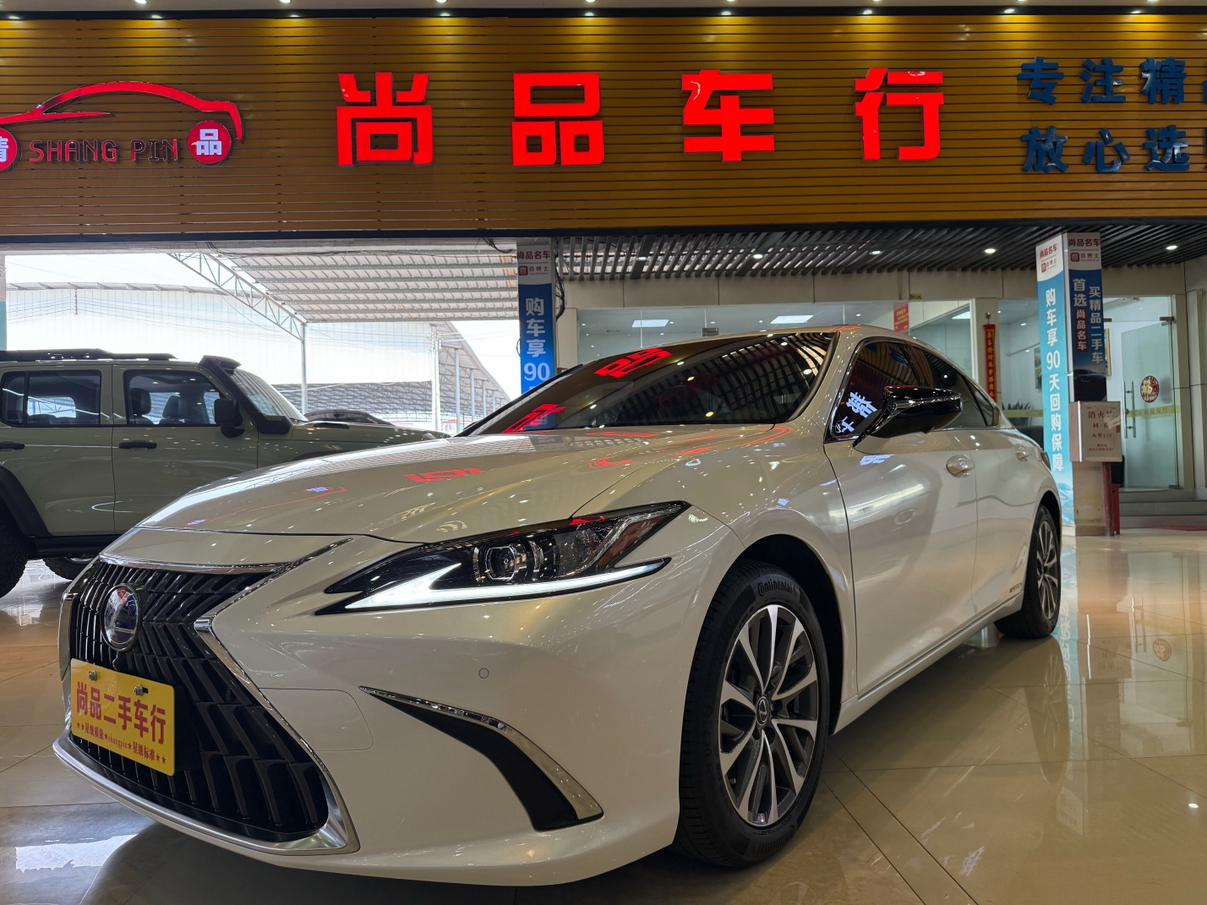 Lexus ES