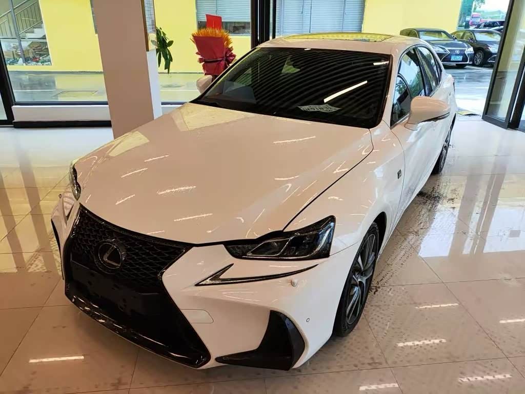 Lexus IS