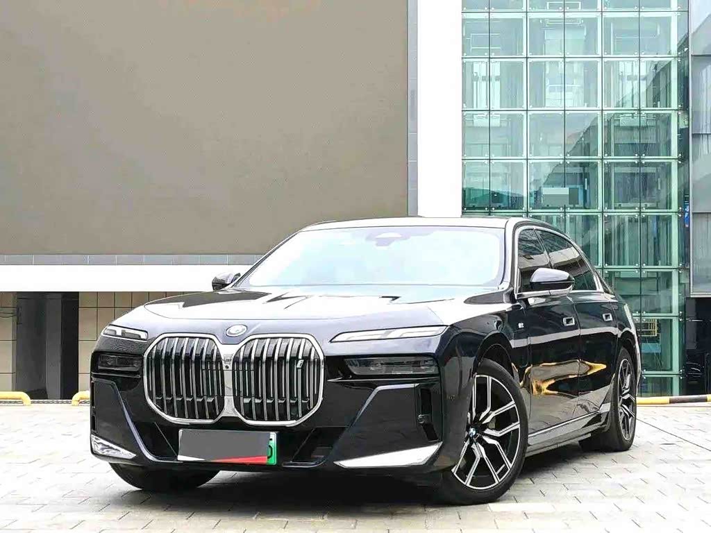 BMW i7