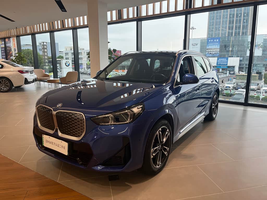 BMW iX1