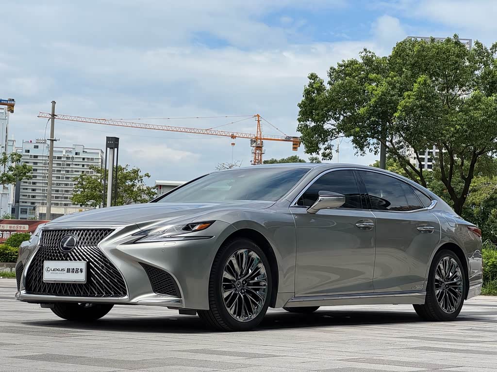 Lexus LS