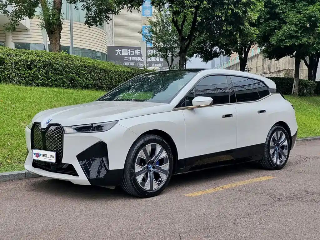BMW iX
