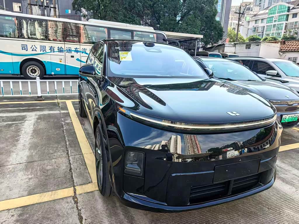 Li Auto L8