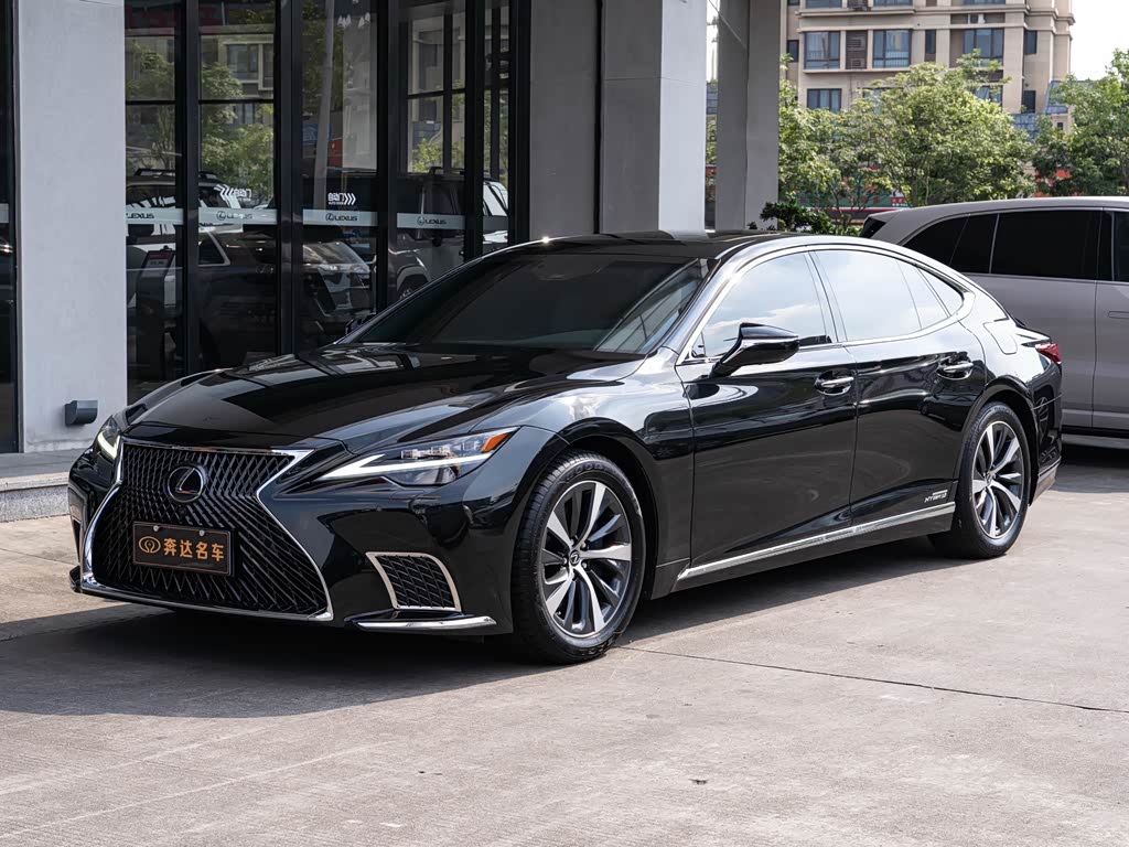 Lexus LS