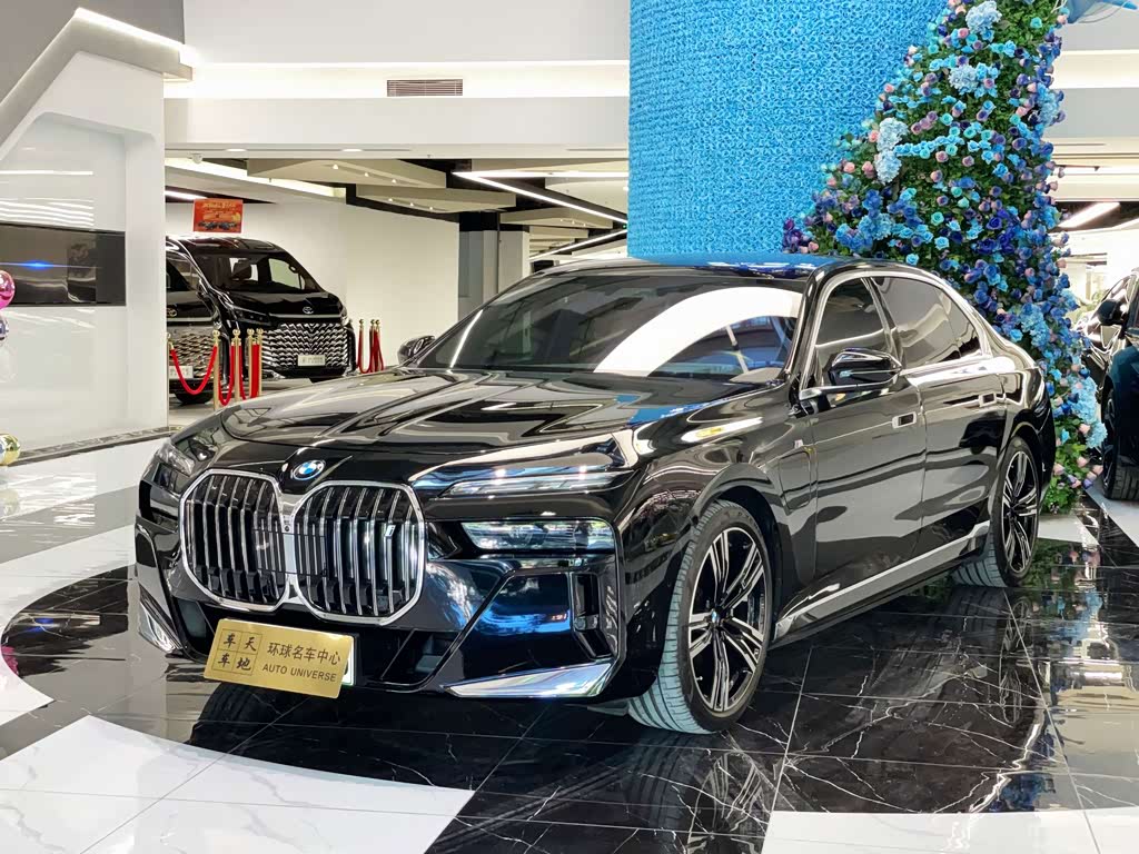 BMW i7