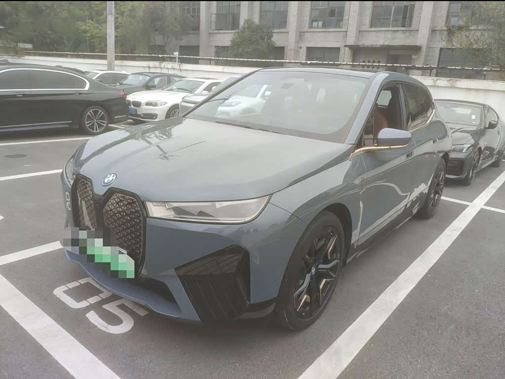 BMW iX