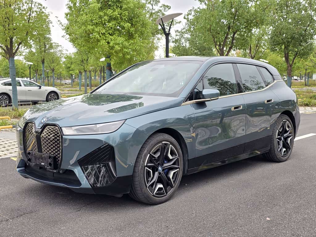 BMW iX