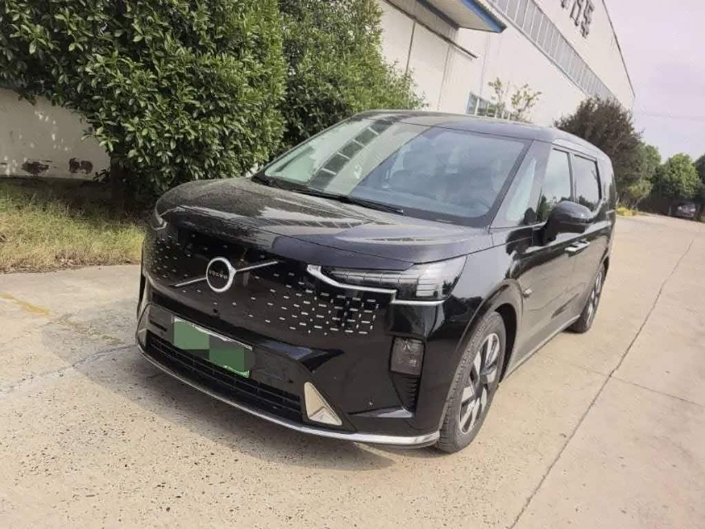 Volvo EM90