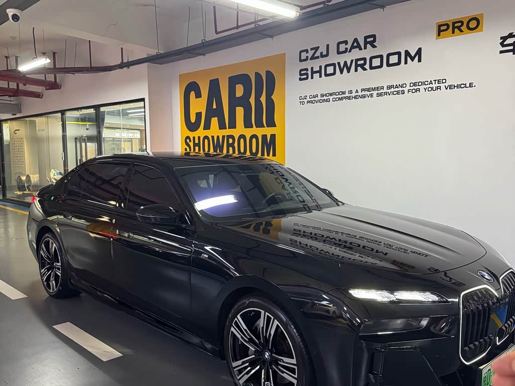 BMW i7