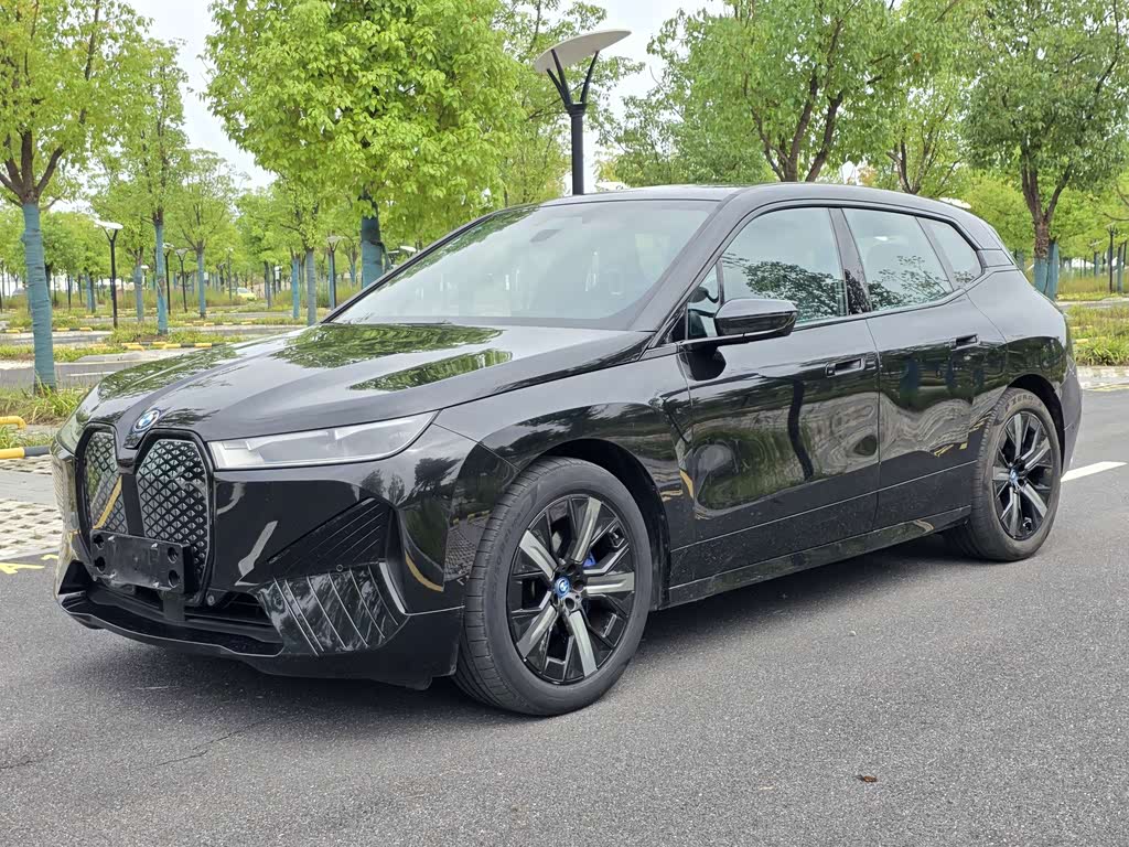 BMW iX