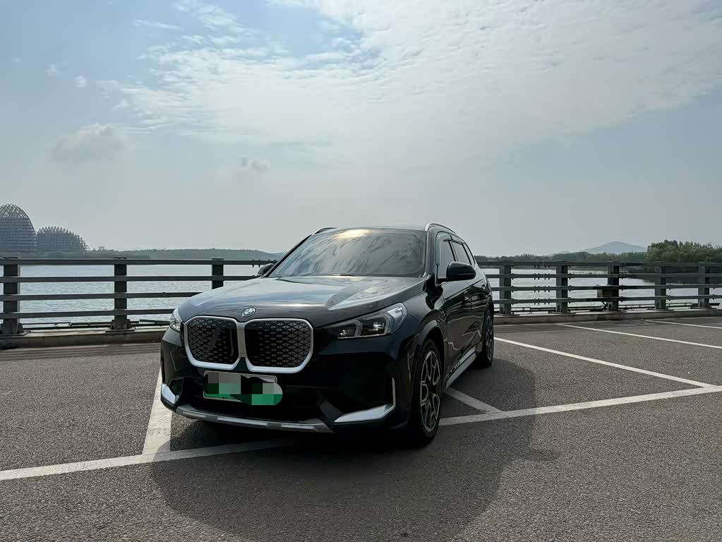 BMW iX1