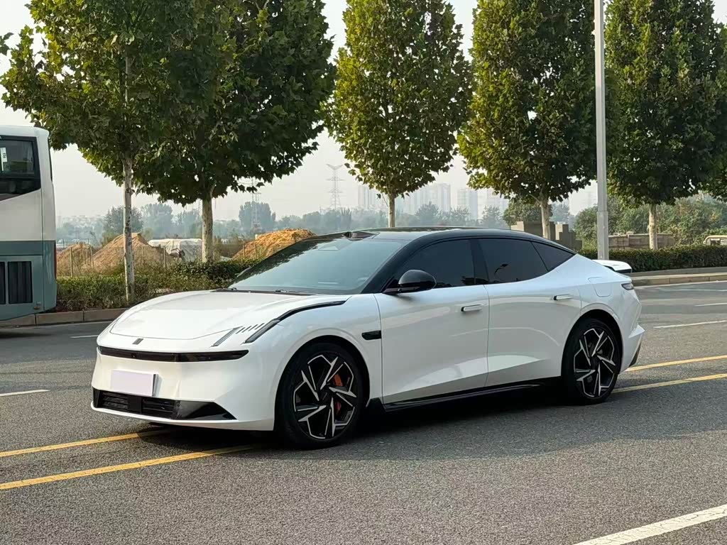 Lynk & Co Z10