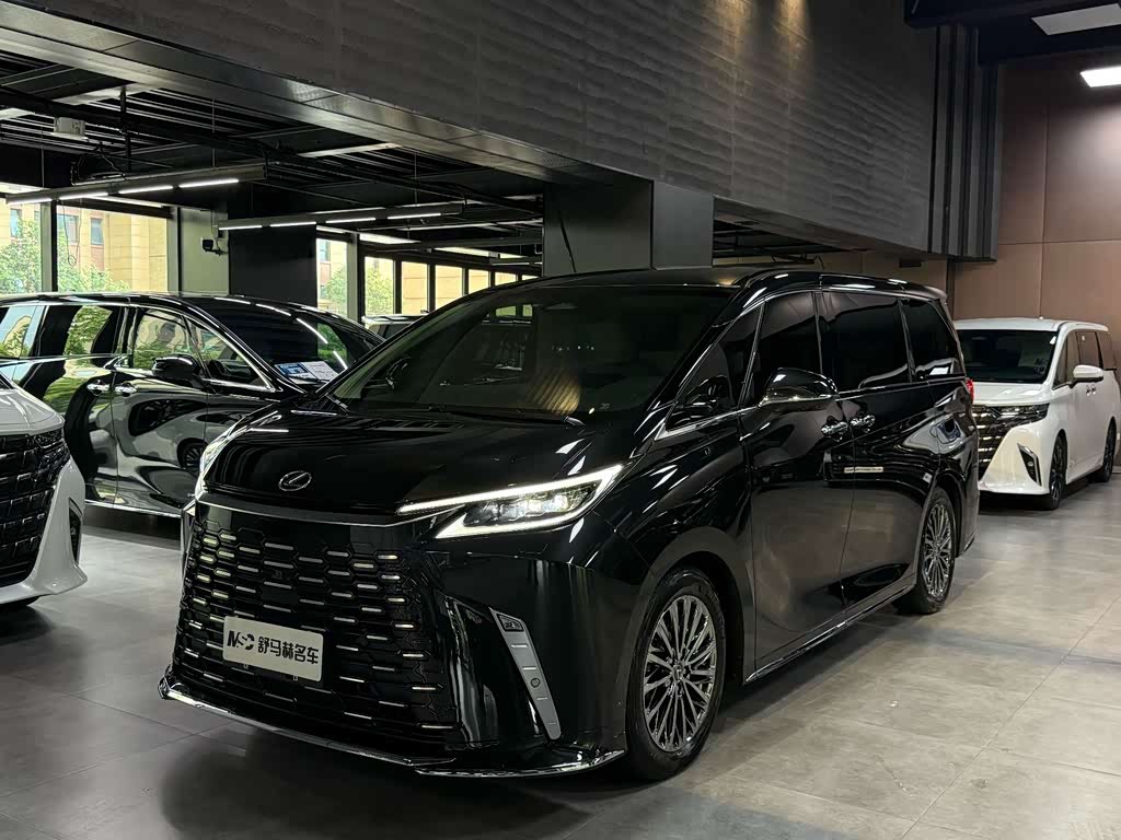 Lexus LM