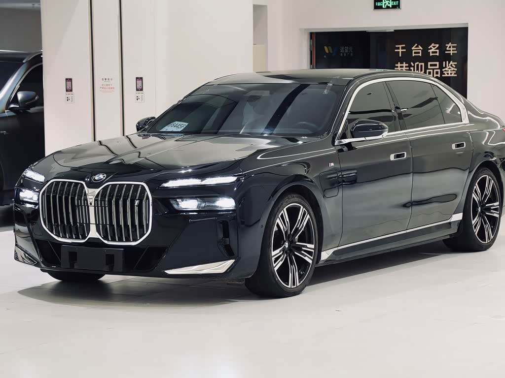 BMW i7