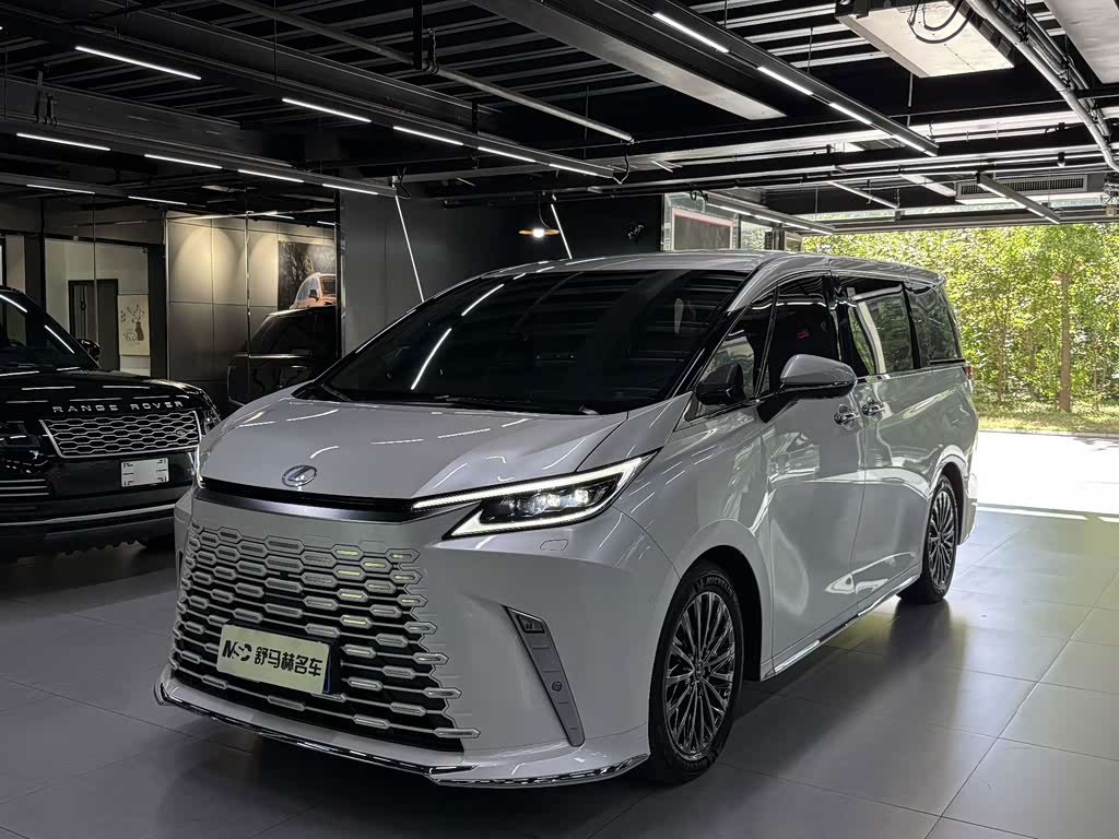 Lexus LM