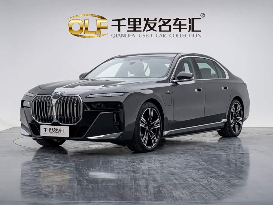 BMW i7