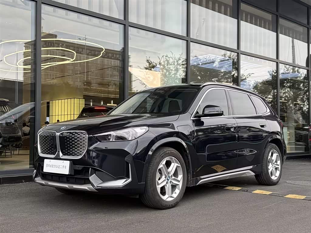 BMW iX1