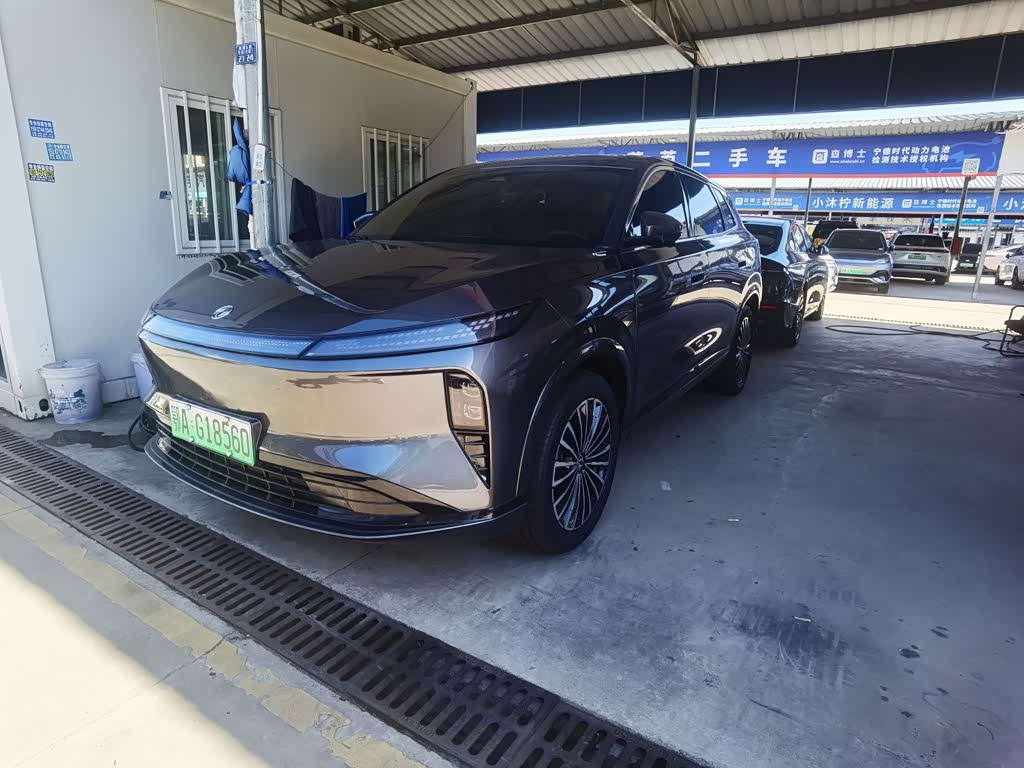 Dongfeng L8