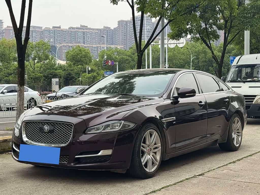 Jaguar XJ