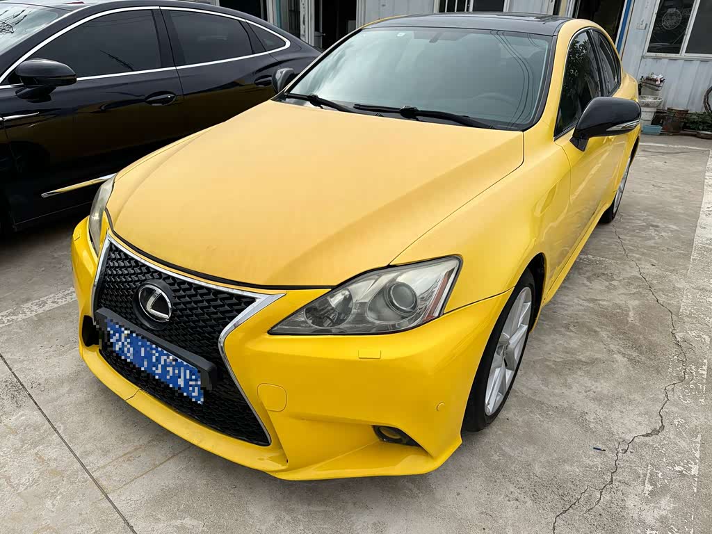 Lexus IS