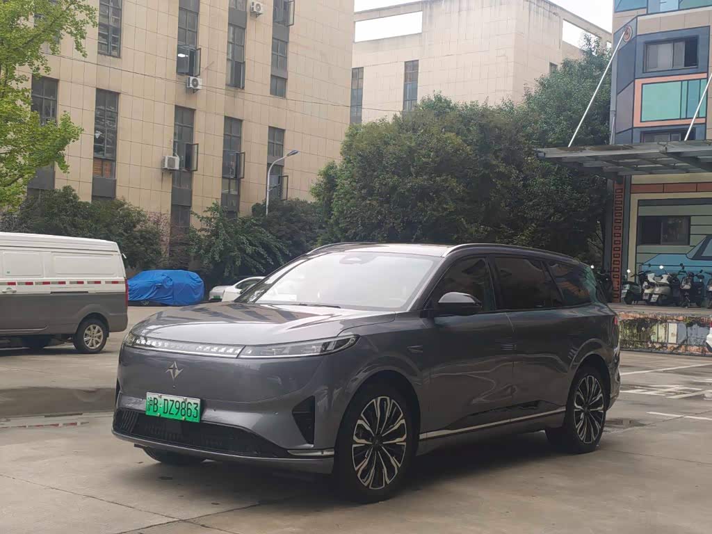 Dongfeng eπ008