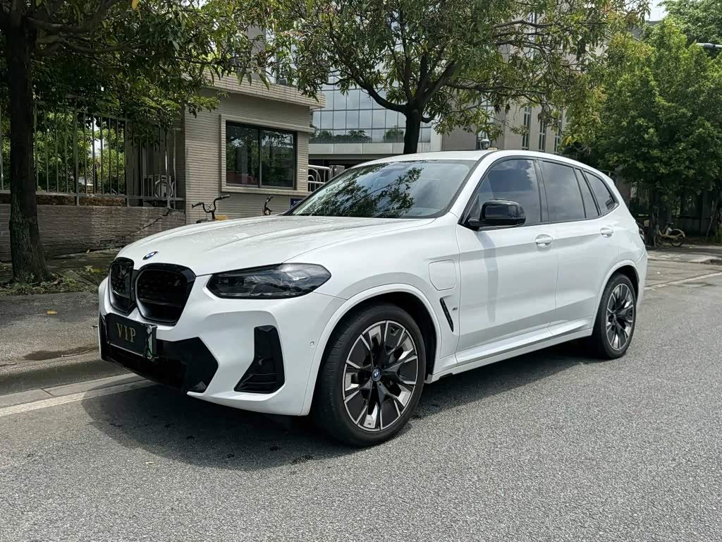 BMW iX3