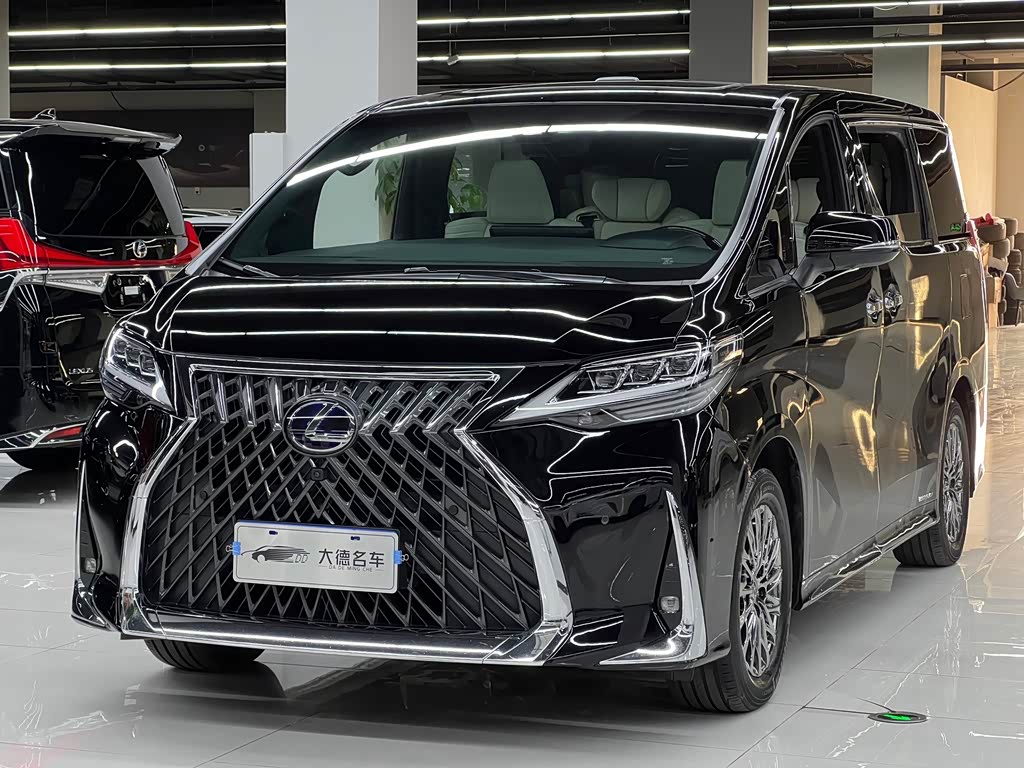 Lexus LM