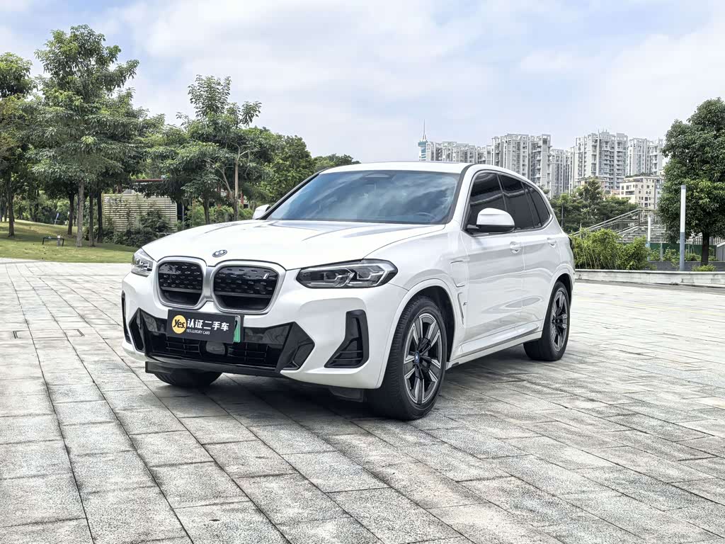 BMW iX3