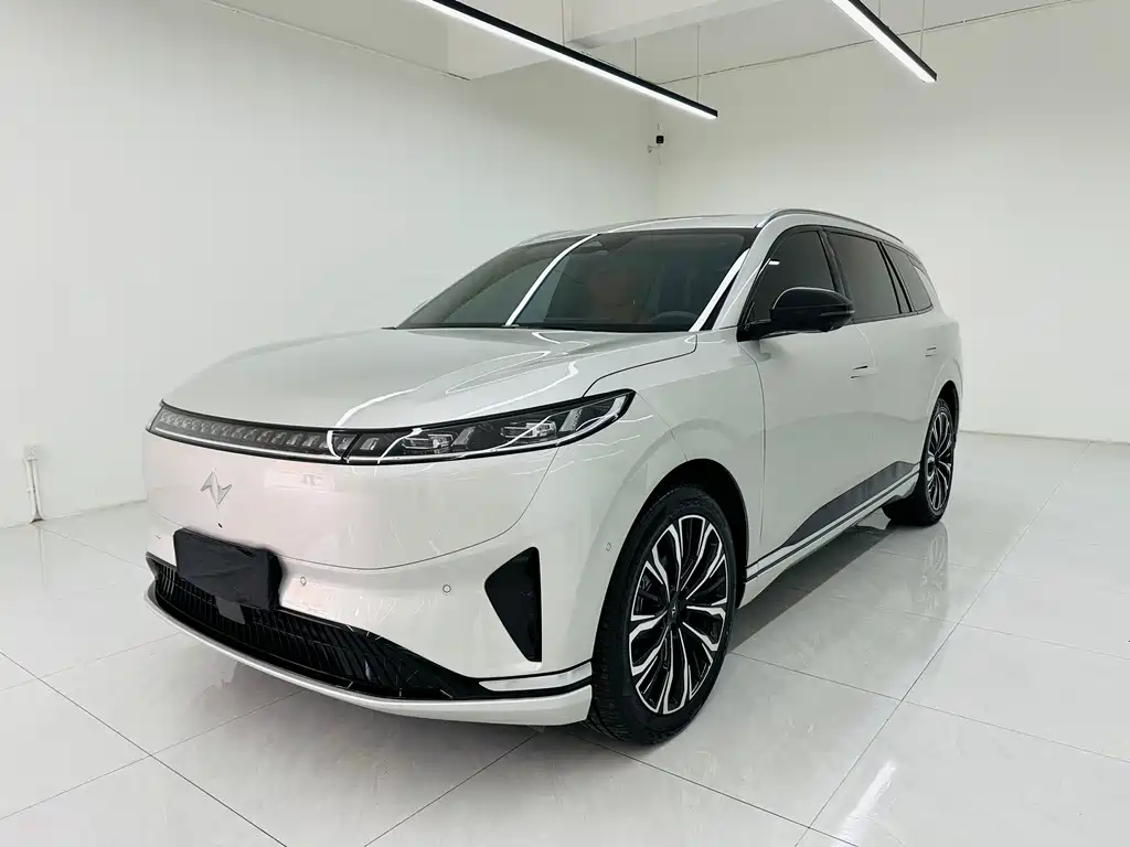 Dongfeng eπ008
