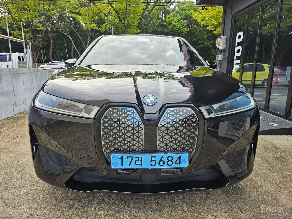 BMW iX