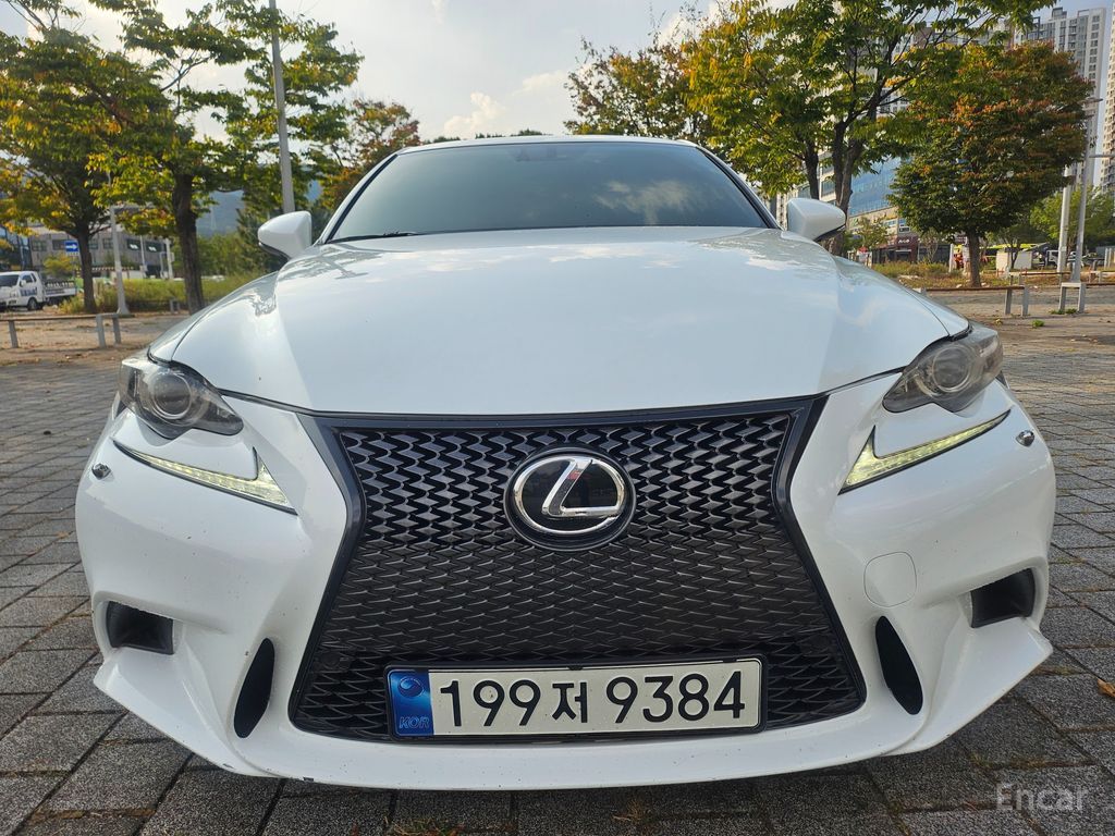Lexus IS